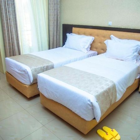 Quality Inn Hotel Кигали Екстериор снимка