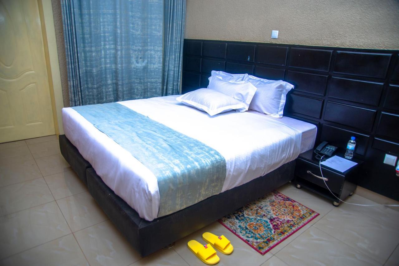 Quality Inn Hotel Кигали Екстериор снимка