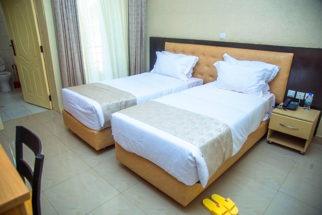 Quality Inn Hotel Кигали Екстериор снимка