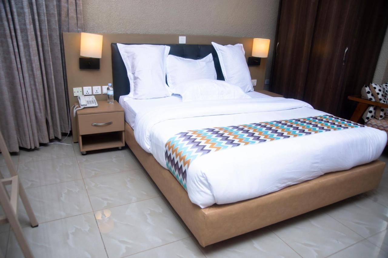 Quality Inn Hotel Кигали Екстериор снимка