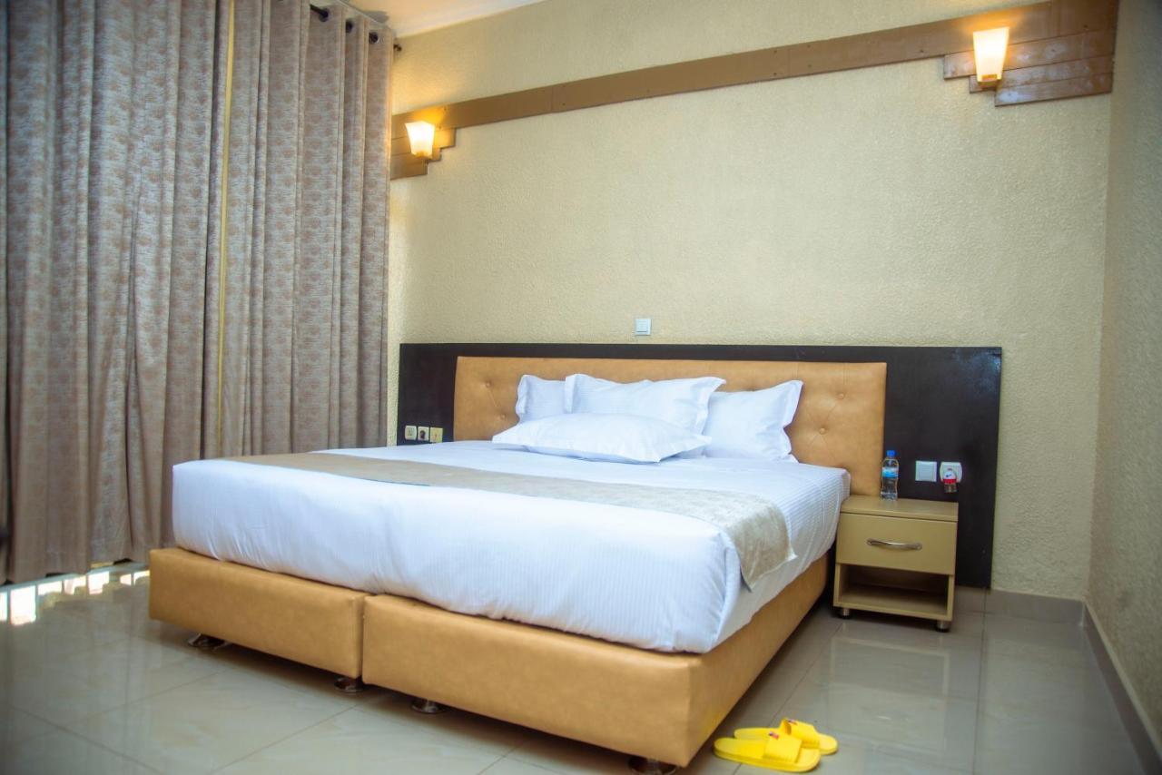 Quality Inn Hotel Кигали Екстериор снимка