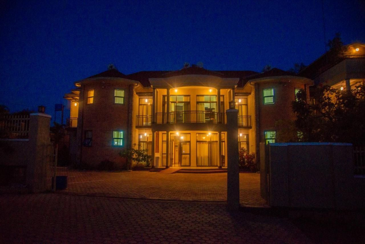 Quality Inn Hotel Кигали Екстериор снимка